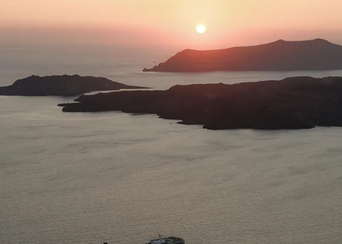 בית נופש Santorini Gem Ormos Athinios