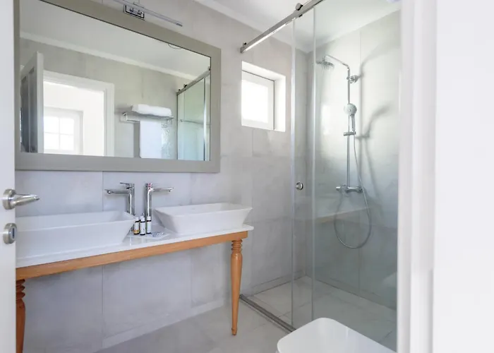 Santorini Gem Ormos Athinios